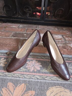 Hush Puppies Womens Brown Leather Comfort Pumps Size 10 Low Heel Textured Shoes